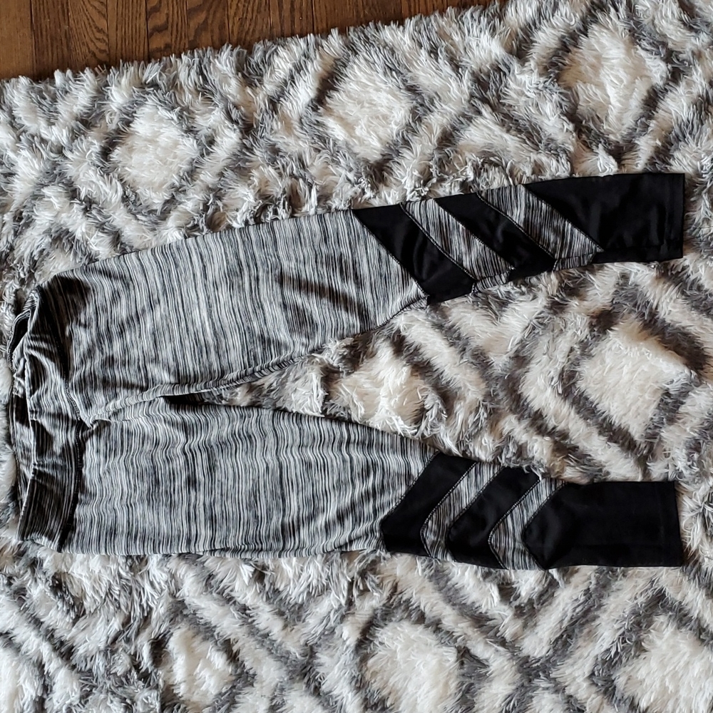Leggings with mesh
